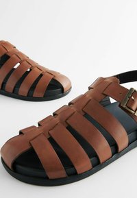 Next REGULAR FIT brązowy
