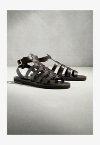Selezionato, chocolate brown