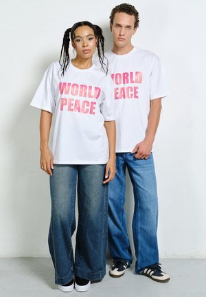 - T-shirt z nadrukiem