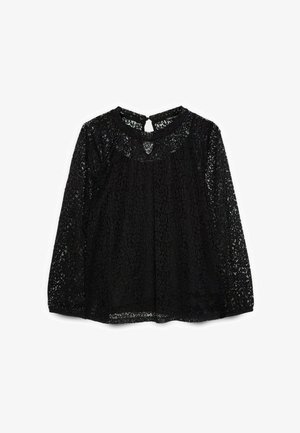 Zwarte kanten blouse met lange mouwen, ronde halslijn, knoopsluiting met oogje aan de achterkant en een semi-transparant bloemenpatroon over het hele kledingstuk.