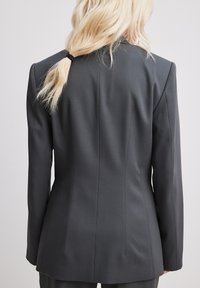 NA-KD Cappotto corto - grey