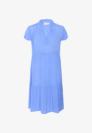 Hele sinine kleit voolava kangast, millel on volangidega kaelus, lühikesed varrukad ja kihiline, laienev seeliku kujundus.