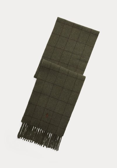 Donkergroene wollen sjaal met een subtiel hokjespatroon, franjes aan de uiteinden en een klein geborduurd logo vlak bij een rand.