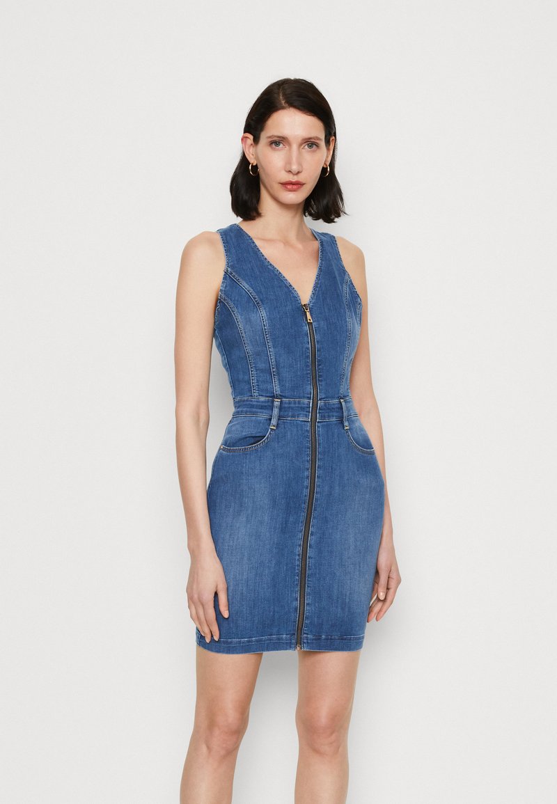 Guess MICOL DRESS Robe en jean feather sky/denim bleu ZALANDO.FR