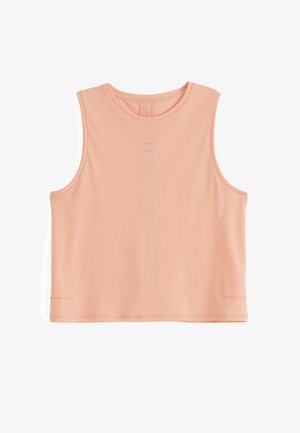 Ärmelloses, pfirsichfarbenes Crop-Top mit rundem Ausschnitt und kleinem, mittig auf der Brust platziertem Logo, flach auf weißem Hintergrund liegend.
