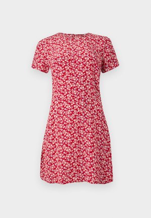 Robe rouge à manches courtes, avec un motif floral blanc, un col rond et une coupe décontractée. Fabriquée en tissu léger.