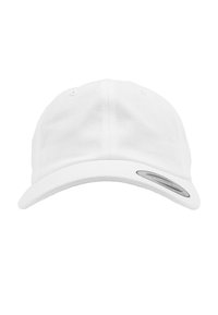 Weißer Baseballcap mit gebogenem Schirm, aus Baumwolle, mit glatter Textur und Belüftungslöchern oben für Atmungsaktivität.