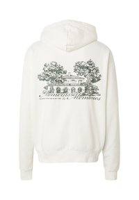 Sweat à capuche blanc avec un croquis noir d'une maison et d'arbres, avec le texte « Moments to Memories » dans le dos.