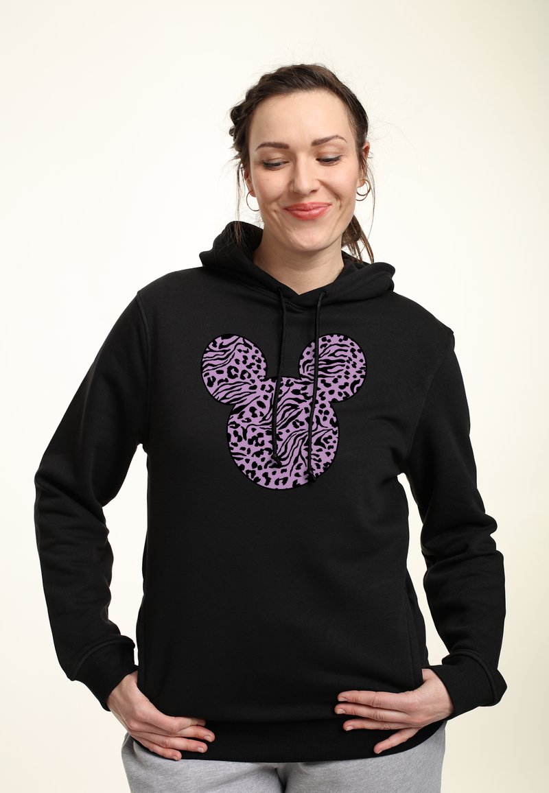 Felpa nera con una grande silhouette di Topolino in stampa animale viola. Il tessuto sembra morbido, con una vestibilità standard e un cappuccio regolabile con cordino.