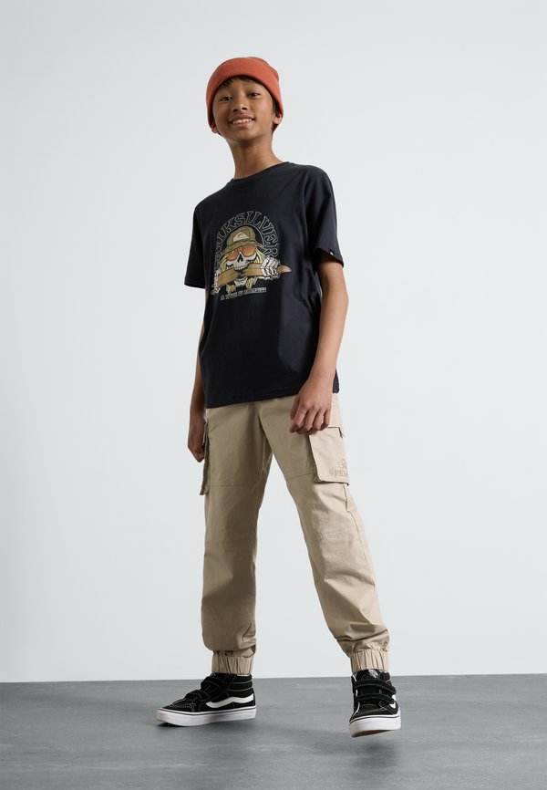 SKULL FEAST UNISEX - Print T-shirt2