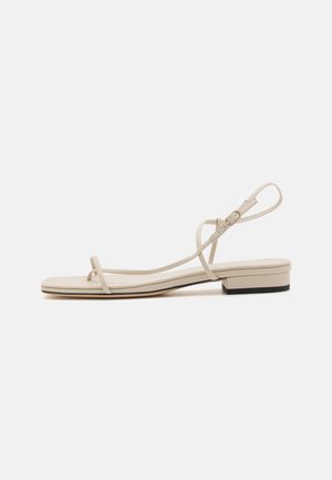 Studio Amelia CROSS FRONT FLAT - Sandales tongs - stone