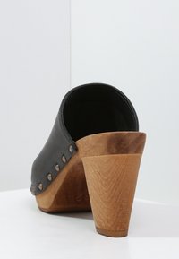 Sanita Clogs - black