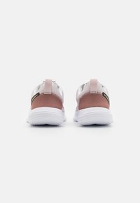 Nike Performance FLEX EXPERIENCE RUN 12 - Tenisice za trening - platinum violet/black/photon dust/white/smokey mauve/soft yellow