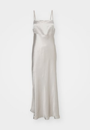 Abito lungo in satin di un delicato colore argento, con sottili spalline e una silhouette morbida e fluida, caratterizzata da una leggera consistenza e un orlo dritto.