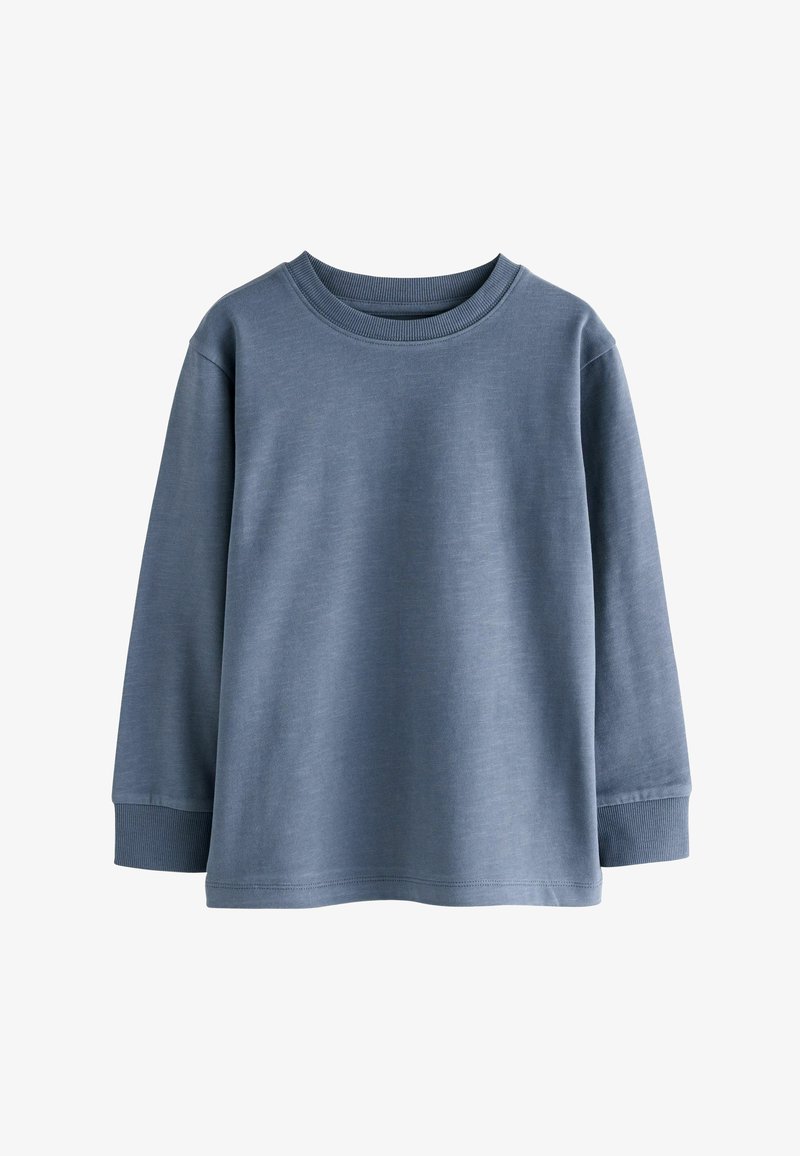 Effen blauw shirt met lange mouwen, ronde halslijn en geribbelde boorden en hals, weergegeven op een witte achtergrond.