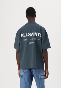 AllSaints UNDERGROUND CREW - Marškinėliai su spaudiniu - universe blue