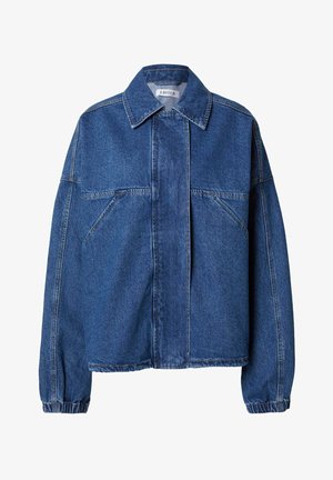 Blauwe spijkerjas met een puntige kraag, verborgen frontsluiting, schuine borstzakken, lange mouwen en elastische manchetten.