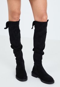 Selected, black