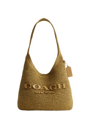 Sac à bandoulière beige tissé Coach New York avec une seule lanière et une étiquette en cuir attachée sur le côté.