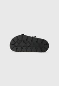 Steve Madden OUTCAST - Lahtised kingad - black action
