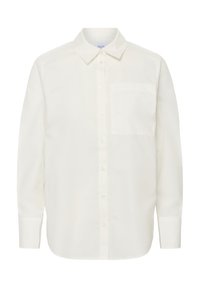 Camicia bianca a maniche lunghe con colletto e una singola tasca sul petto, presentata su uno sfondo bianco semplice.