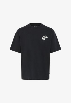 Must must shirt, mille lõdva lõikega, ümmarguse kaelusega ja lühikeste varrukatega. Sellel on vasakul rinnal valge tekstigraafika.