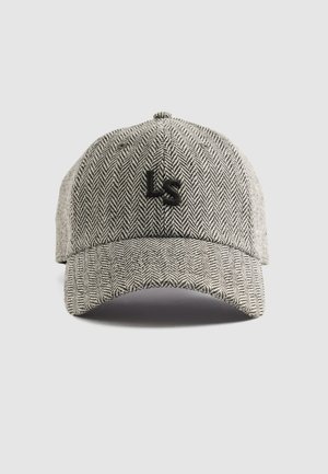 Casquette en chevron grise avec un logo "LS" noir sur le devant, dotée d'une visière incurvée et d'un tissu texturé. Sangle à l'arrière ajustable incluse.