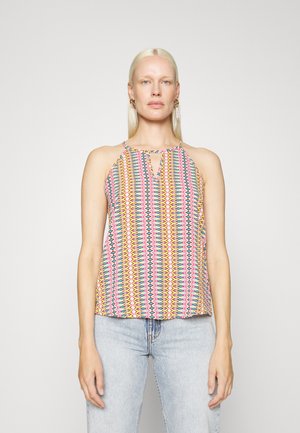 Top sem mangas colorido com padrão, com decote em forma de olho-chave, apresentando designs em zigue-zague em rosa, amarelo, azul e verde sobre um tecido leve.