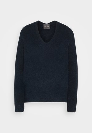 Tumesinine kudumiste sweaters V-kaeluse ja pikkade varrukatega, tekstuuriga kangas, pehme välimus ja ilma nähtavate mustrite või aktsentideta.