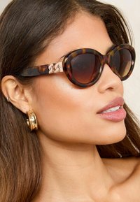 Lipsy Aurinkolasit - brown