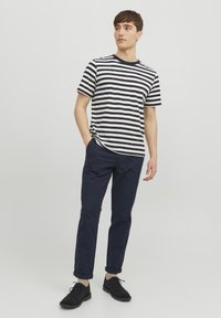 Jack & Jones JPSTMARCO JJFURY ANA - Chino - mulch
