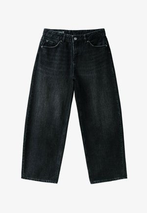 Sorte vidde jeans i denim med forreste knap og lynlås, bæltestropper og fem-lomme design på hvid baggrund.
