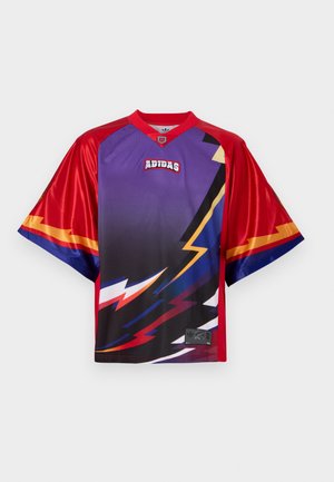 Sarkans un purpurs sarkani īsām piedurknēm ar grafiskiem zibens motīviem, sietveida tekstūra un Adidas logo priekšā. Akcentētas piedurknes.