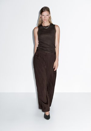 Massimo Dutti SLEEVELESS WITH DOUBLE PIPING - T-shirts basic - mottled dark brown