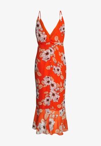 Vestido floral rojo con un profundo escote en V, tirantes finos y un dobladillo acampanado. Presenta grandes flores blancas y hojas verdes. Tela ligera.