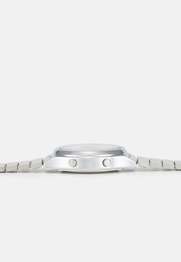 LA700 - Digital watch2