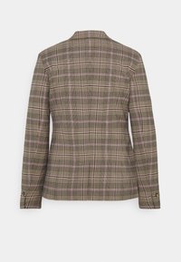 Bruine en roomkleurige geblokte blazer met roze accenten, enkelvoudig gebuttonneerd ontwerp, met gesneden revers en geknoopte manchetten, gemaakt van textuurstof.