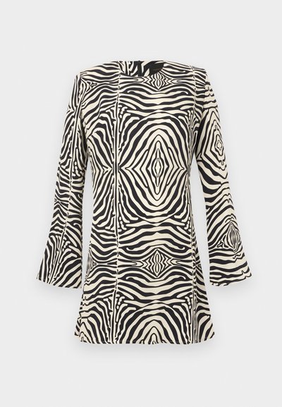 Μακρυμάνικο μίνι φόρεμα με ασπρόμαυρο μοτίβο ζέβρας, με ελαφρώς φουσκωτά μανσέτες και στρογγυλή λαιμόκοψη.