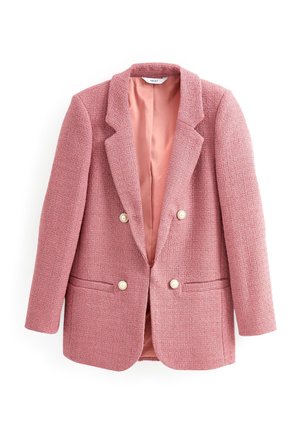 Roze gestructureerde blazer met pieklapels, vier parelknopen, twee voorzakken met openingen, en een gladde satijnen voering zichtbaar aan de binnenkant.