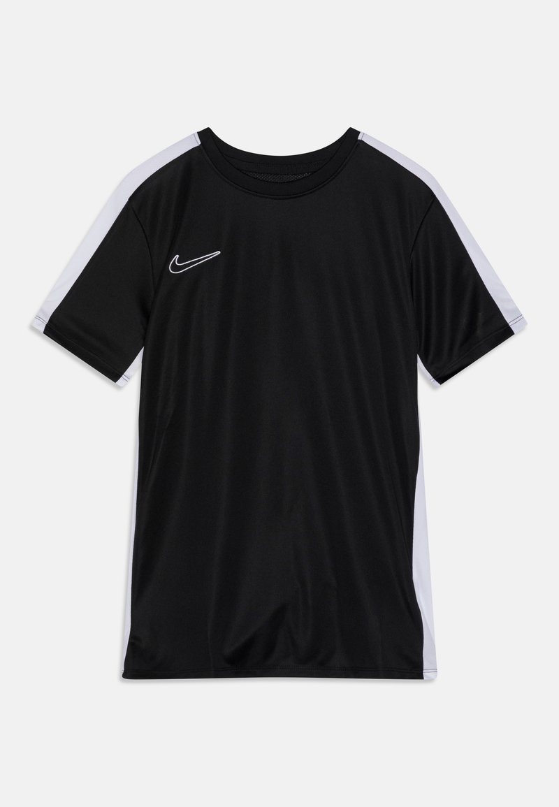 Camiseta atlética negra de manga corta, con acentos blancos en los hombros y un pequeño logo blanco de Nike en el pecho.