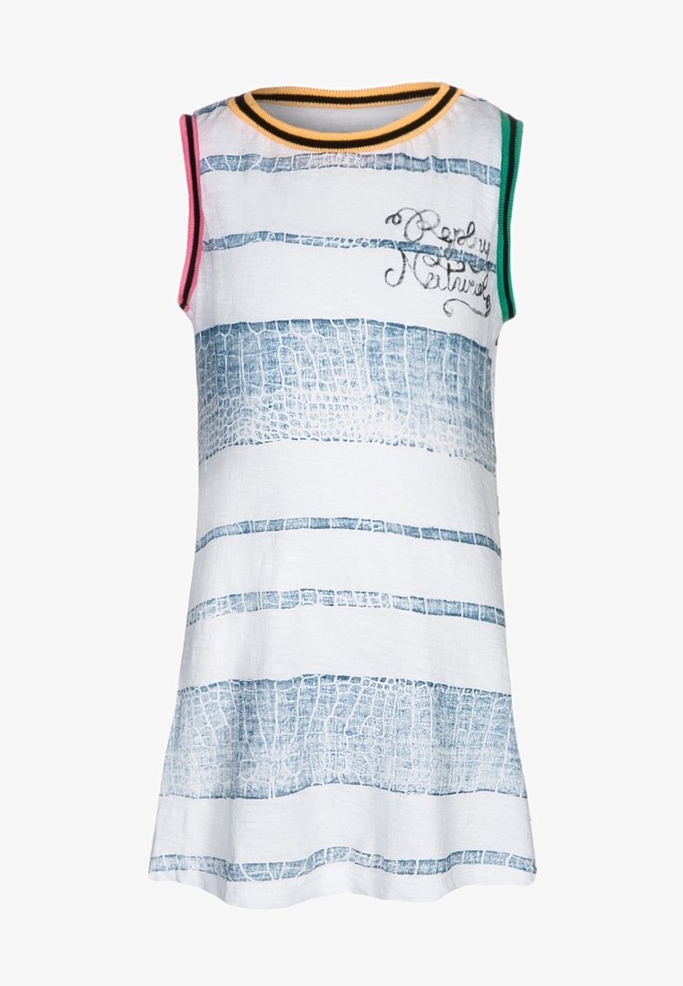 Robe blanche sans manches avec des rayures horizontales texturées bleues, un galon multicolore aux emmanchures et un texte en cursive sur la poitrine.