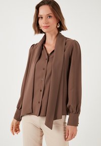 LELA REGULAR FIT - Blúzka so zapínaním na gombíky - brown