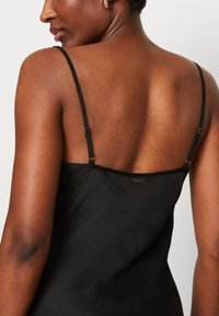 Guess AKILINA - Nappali ruha - jet black