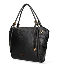 Sac fourre-tout noir en cuir froissé, avec des poignées tressées, des accents dorés, et un design rectangulaire spacieux avec un haut zippé.