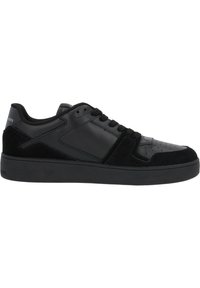 Sneaker nere realizzate con una combinazione di pelle liscia e materiale scamosciato, caratterizzate da una punta testurizzata, colletto imbottito e lacci piatti.