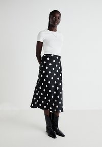 YAS YASPELLA MIDI SKIRT - Jupe trapèze - black/white