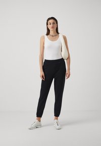 Even&Odd Trainingsbroek - black