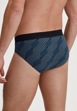 Männer blau gemusterte Unterhosen mit einem schwarzen elastischen Bund. Das Design umfasst geometrische Linien in verschiedenen Blautönen auf einem dunklen Hintergrund.