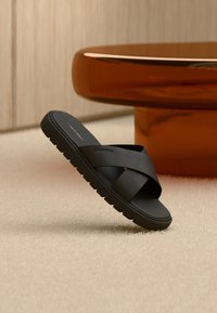 Sélectionné, triple black