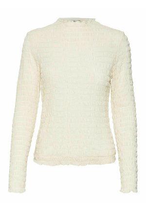 Bijela majica dugih rukava izrađena od teksturiranog materijala s nabranoj dizajnom. Ima visoki ovratnik i valovite rubove uz donji dio i rukave.